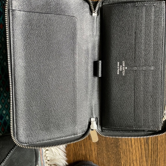 Louis Vuitton wallet - Picture 13 of 14